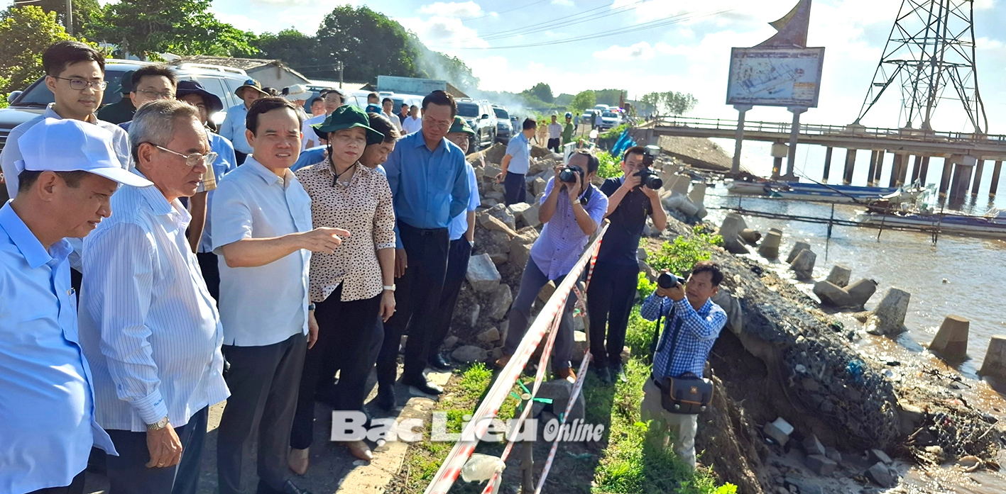 Khẩn trương chống sạt lở